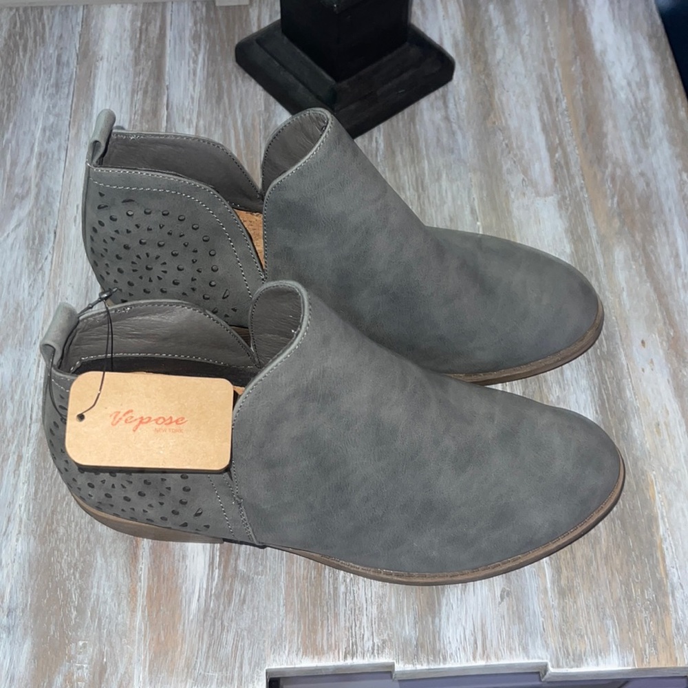 VESPOSE SIZE 9 Grey ankle boots NEW WITH TAGS